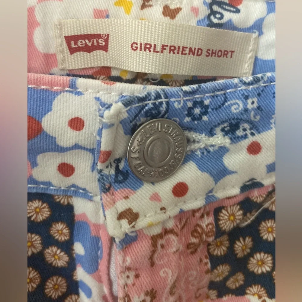 💋 5 for $25 Levis Patchwork Flowers Shorts NWOT - Picture 3 of 8